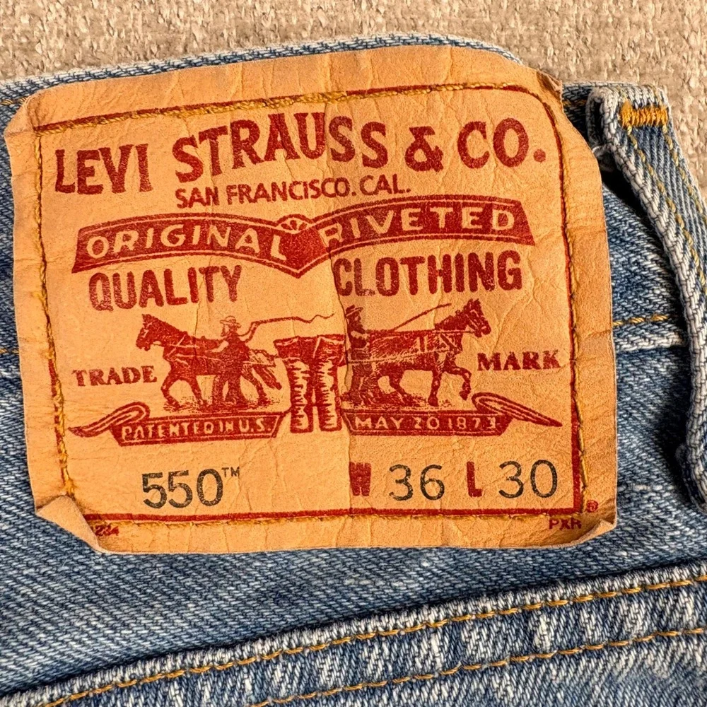 Vintage 02/06 Levis 550 Relaxed Fit Tapered Leg Blue Denim Jeans Mens 36x30 Y2K